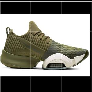 Men’s 6, women’s 8 Nike air zoom superrep in olive